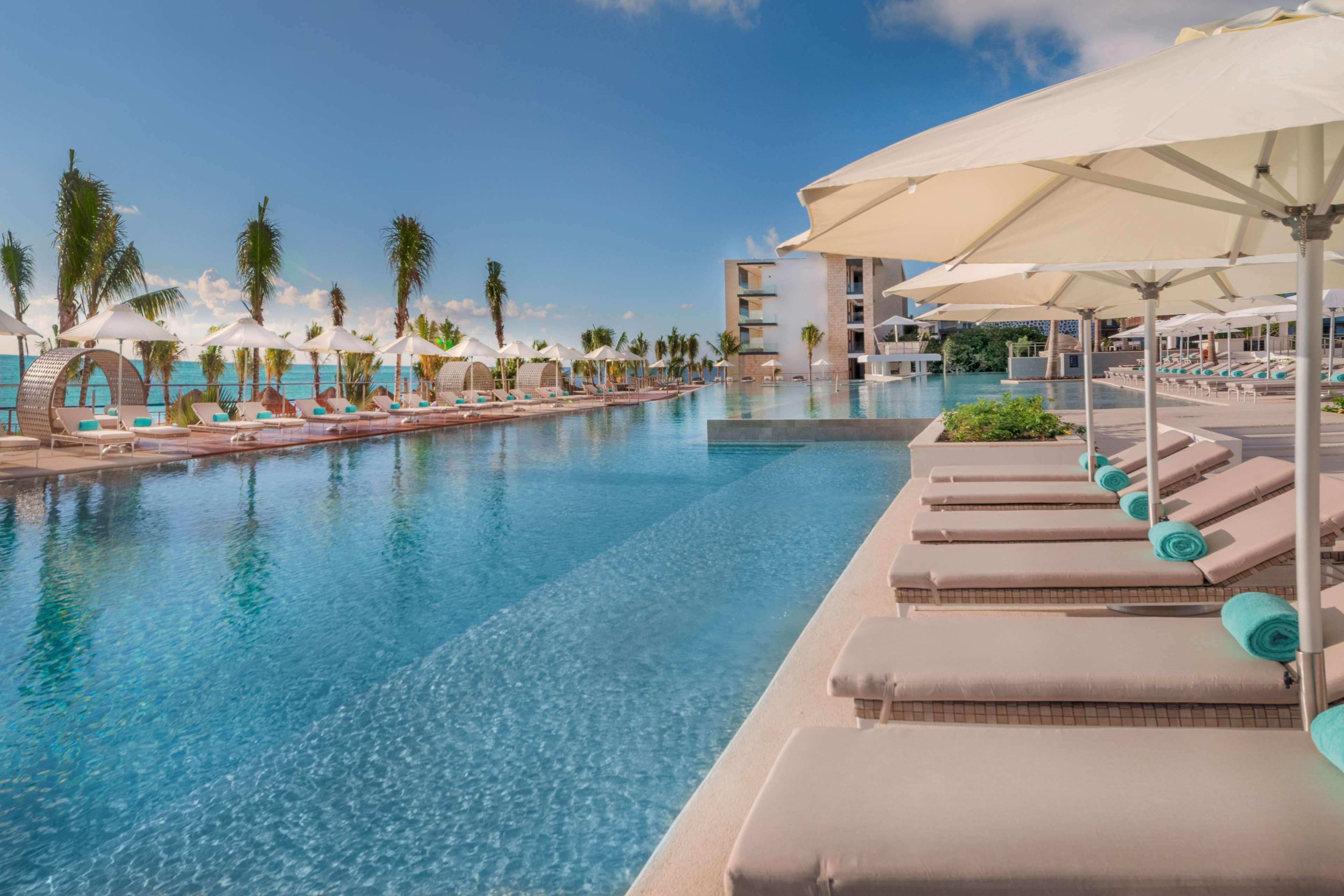 Haven Riviera Cancun (Adults Only) Alfredo V. Bonfil Buitenkant foto The pool at the Hilton Cancun Resort