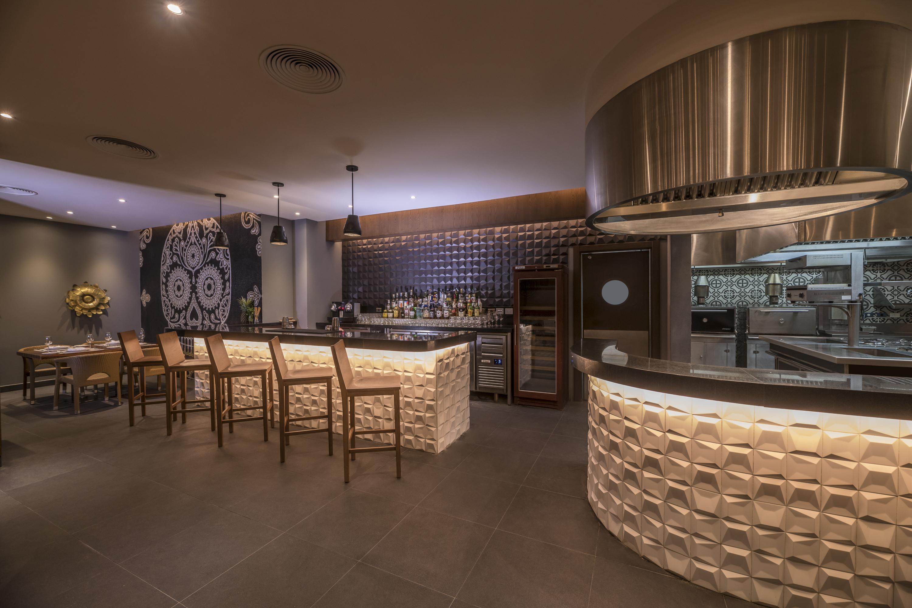 Haven Riviera Cancun (Adults Only) Alfredo V. Bonfil Buitenkant foto The bar at the restaurant