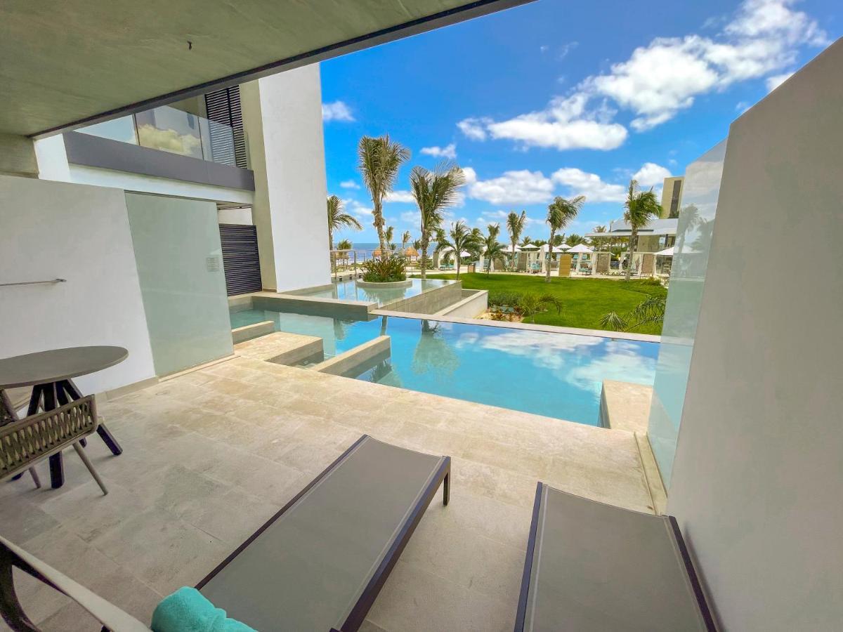 Haven Riviera Cancun (Adults Only) Alfredo V. Bonfil Buitenkant foto A swim-out room at the Grand Palladium Costa Mujeres Resort & Spa