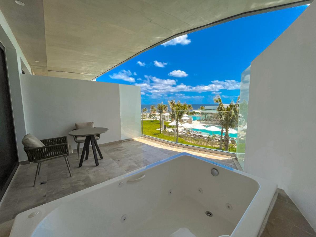 Haven Riviera Cancun (Adults Only) Alfredo V. Bonfil Buitenkant foto Balcony of a suite at the Grand Palladium Costa Mujeres Resort & Spa