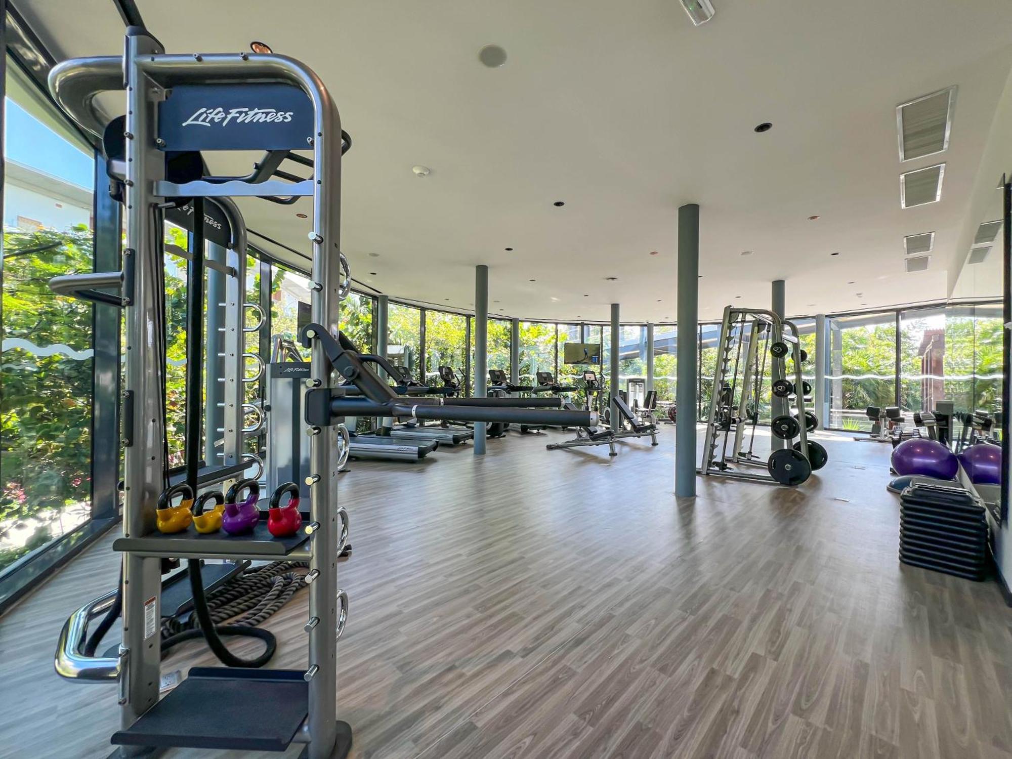 Haven Riviera Cancun (Adults Only) Alfredo V. Bonfil Buitenkant foto Life Fitness gym at the 10th floor of the hotel