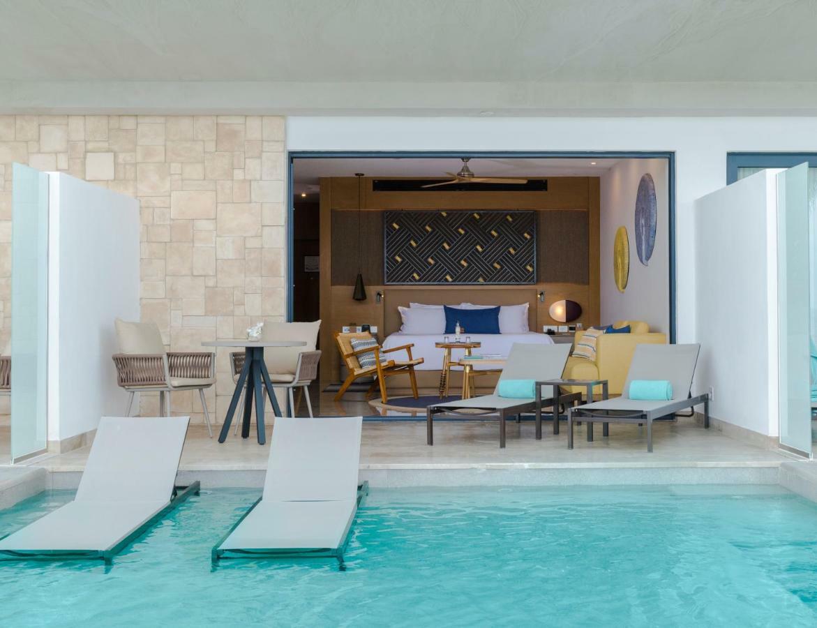 Haven Riviera Cancun (Adults Only) Alfredo V. Bonfil Buitenkant foto A swim-up room at the Hard Rock Hotel